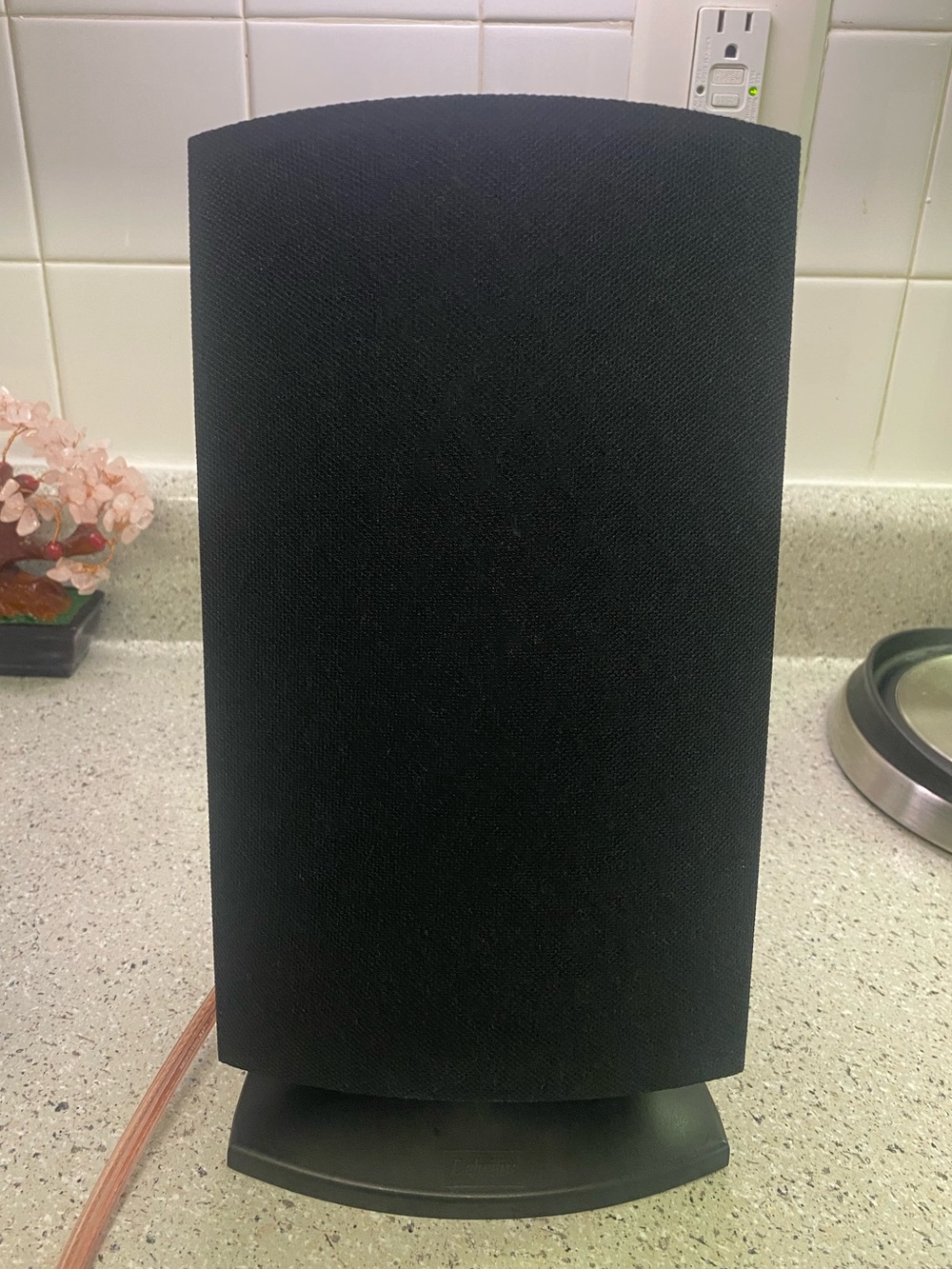 Definitive Technology ProMonitor 100 Black Premium Surround Sound Speaker in EUC